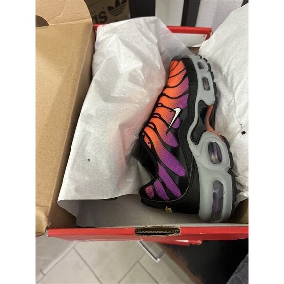 New Men\'s Size 8 Nike Air Max Plus Desert Sunset Black DM0032-014 main image 7